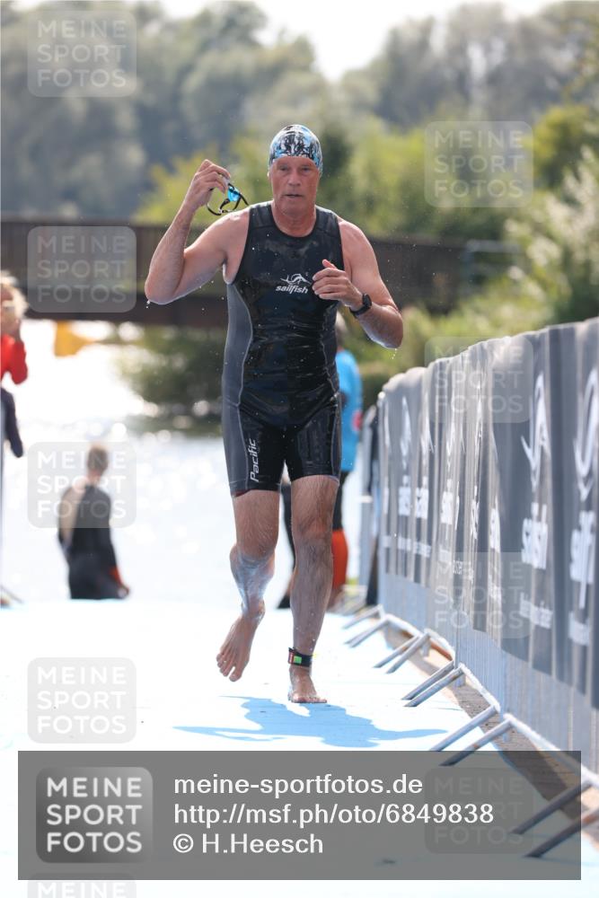 25.08.2024 - Elbe Triathlon Hamburg H.Heesch http://msf.ph/oto/6849838 25.08.2024 15:16:33 Schwimmen  meine-sportfotos.de