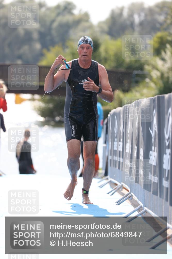 25.08.2024 - Elbe Triathlon Hamburg H.Heesch http://msf.ph/oto/6849847 25.08.2024 15:16:33 Schwimmen  meine-sportfotos.de