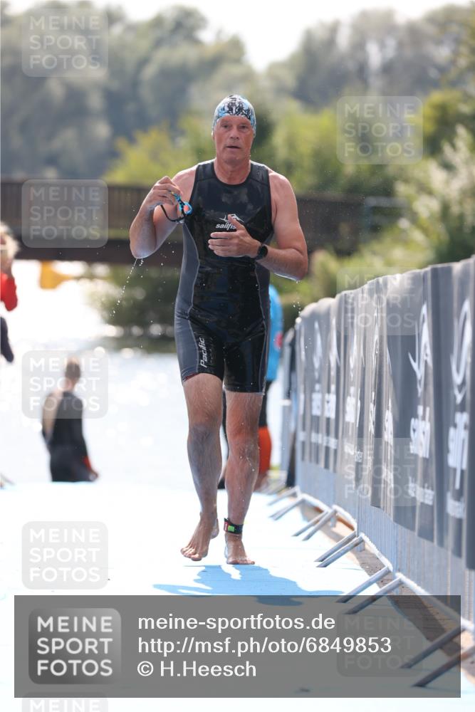 25.08.2024 - Elbe Triathlon Hamburg H.Heesch http://msf.ph/oto/6849853 25.08.2024 15:16:33 Schwimmen  meine-sportfotos.de