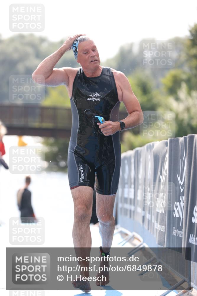 25.08.2024 - Elbe Triathlon Hamburg H.Heesch http://msf.ph/oto/6849878 25.08.2024 15:16:35 Schwimmen  meine-sportfotos.de