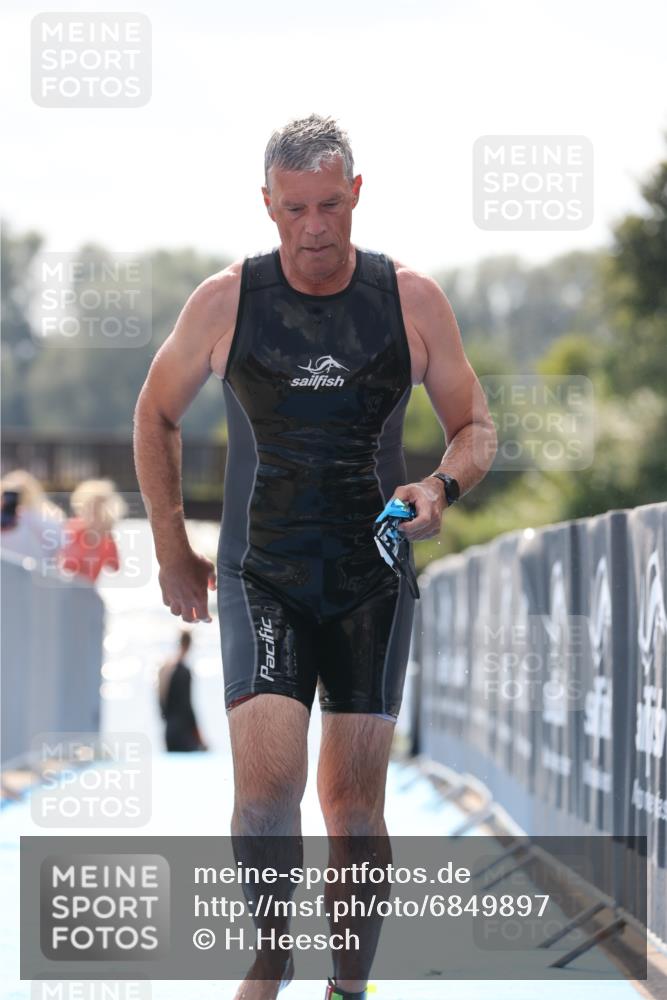 25.08.2024 - Elbe Triathlon Hamburg H.Heesch http://msf.ph/oto/6849897 25.08.2024 15:16:36 Schwimmen  meine-sportfotos.de
