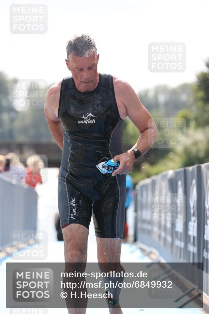 25.08.2024 - Elbe Triathlon Hamburg H.Heesch http://msf.ph/oto/6849932 25.08.2024 15:16:36 Schwimmen  meine-sportfotos.de