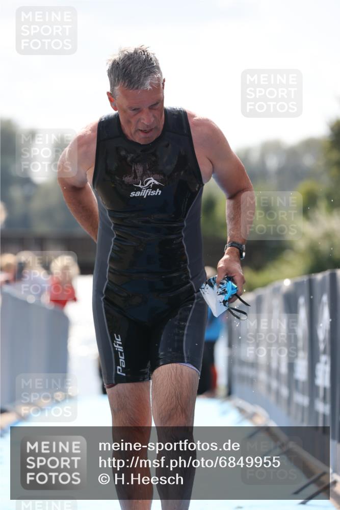 25.08.2024 - Elbe Triathlon Hamburg H.Heesch http://msf.ph/oto/6849955 25.08.2024 15:16:36 Schwimmen  meine-sportfotos.de