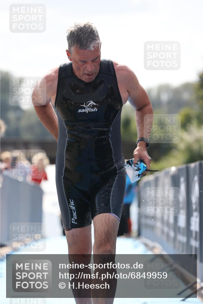 25.08.2024 - Elbe Triathlon Hamburg H.Heesch http://msf.ph/oto/6849959 25.08.2024 15:16:37 Schwimmen  meine-sportfotos.de