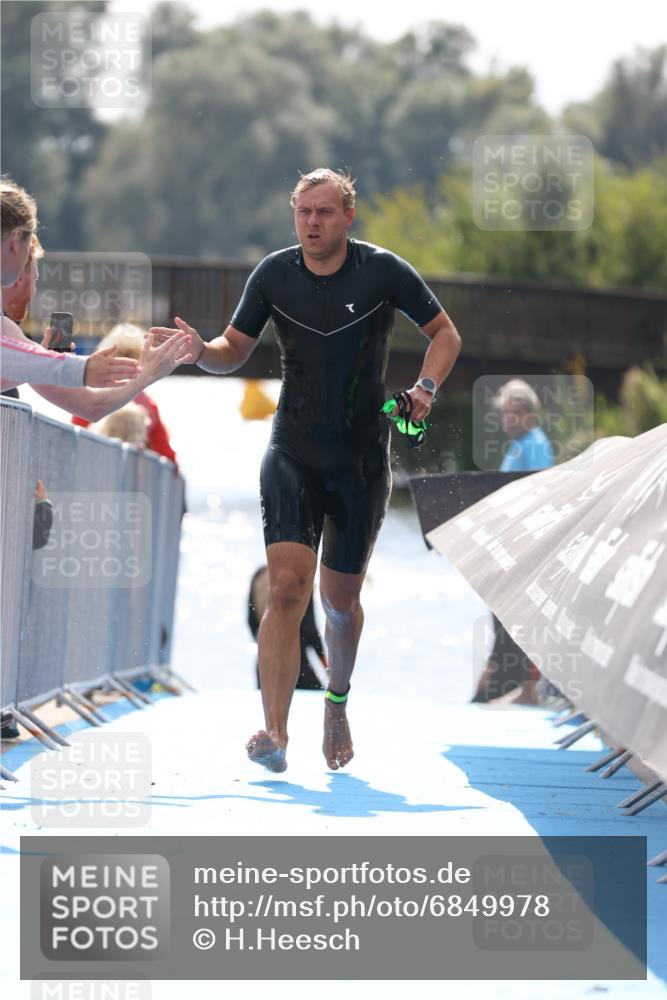 25.08.2024 - Elbe Triathlon Hamburg H.Heesch http://msf.ph/oto/6849978 25.08.2024 15:17:24 Schwimmen  meine-sportfotos.de