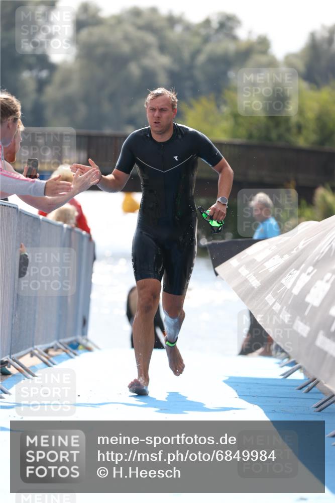 25.08.2024 - Elbe Triathlon Hamburg H.Heesch http://msf.ph/oto/6849984 25.08.2024 15:17:24 Schwimmen  meine-sportfotos.de