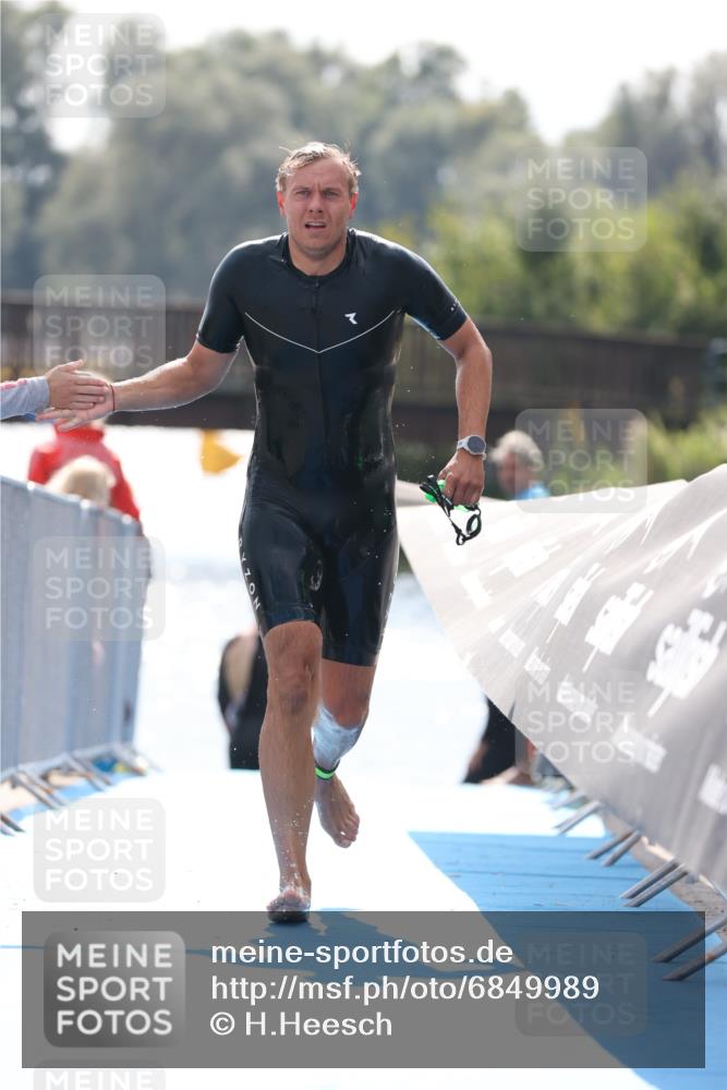 25.08.2024 - Elbe Triathlon Hamburg H.Heesch http://msf.ph/oto/6849989 25.08.2024 15:17:25 Schwimmen  meine-sportfotos.de