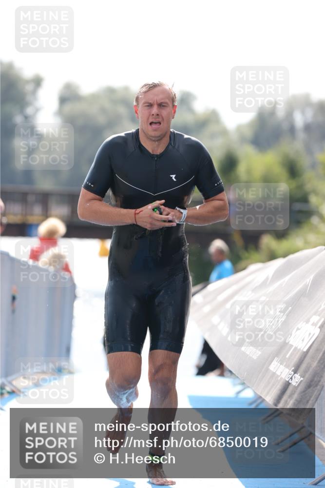 25.08.2024 - Elbe Triathlon Hamburg H.Heesch http://msf.ph/oto/6850019 25.08.2024 15:17:26 Schwimmen  meine-sportfotos.de