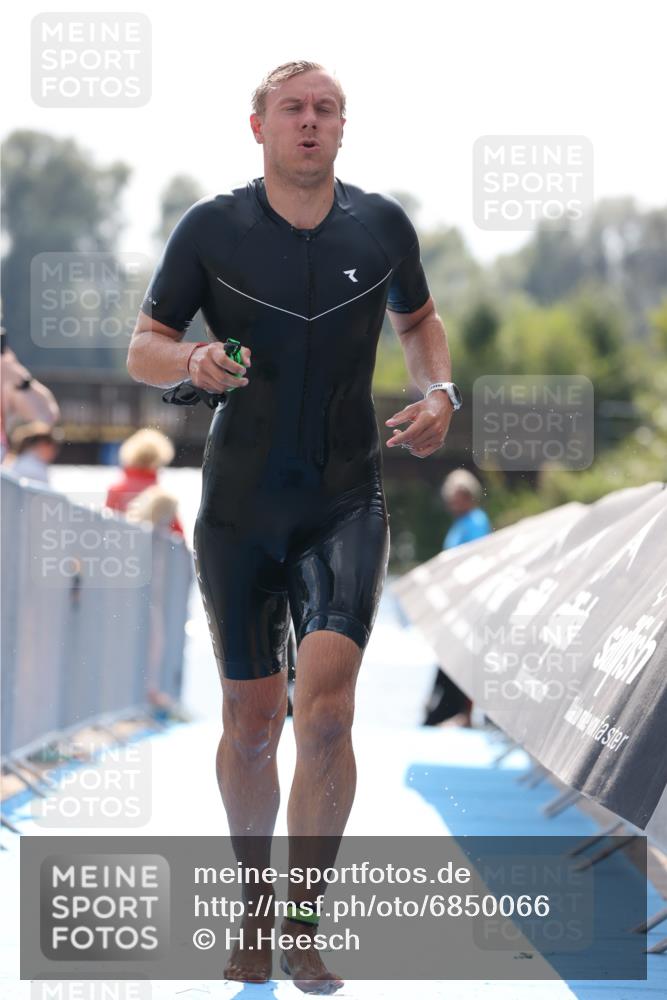 25.08.2024 - Elbe Triathlon Hamburg H.Heesch http://msf.ph/oto/6850066 25.08.2024 15:17:26 Schwimmen  meine-sportfotos.de