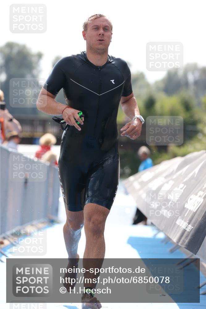 25.08.2024 - Elbe Triathlon Hamburg H.Heesch http://msf.ph/oto/6850078 25.08.2024 15:17:26 Schwimmen  meine-sportfotos.de