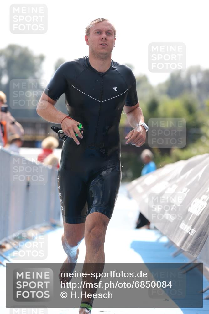 25.08.2024 - Elbe Triathlon Hamburg H.Heesch http://msf.ph/oto/6850084 25.08.2024 15:17:26 Schwimmen  meine-sportfotos.de
