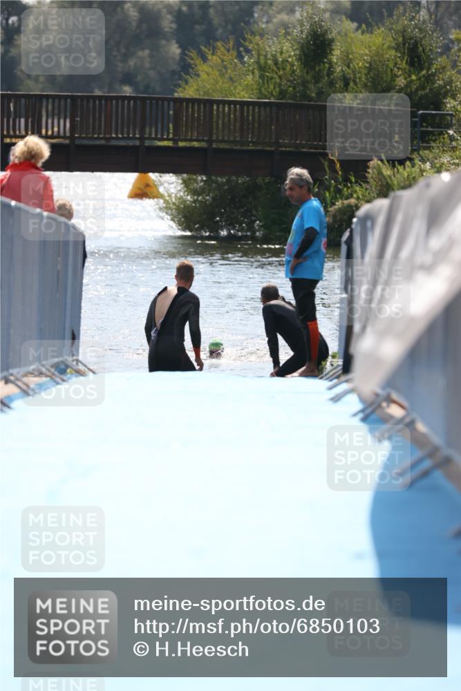 25.08.2024 - Elbe Triathlon Hamburg H.Heesch http://msf.ph/oto/6850103 25.08.2024 15:17:39 Schwimmen  meine-sportfotos.de