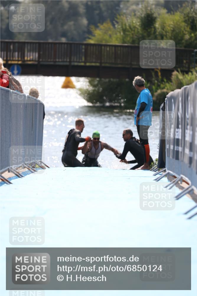 25.08.2024 - Elbe Triathlon Hamburg H.Heesch http://msf.ph/oto/6850124 25.08.2024 15:17:46 Schwimmen  meine-sportfotos.de