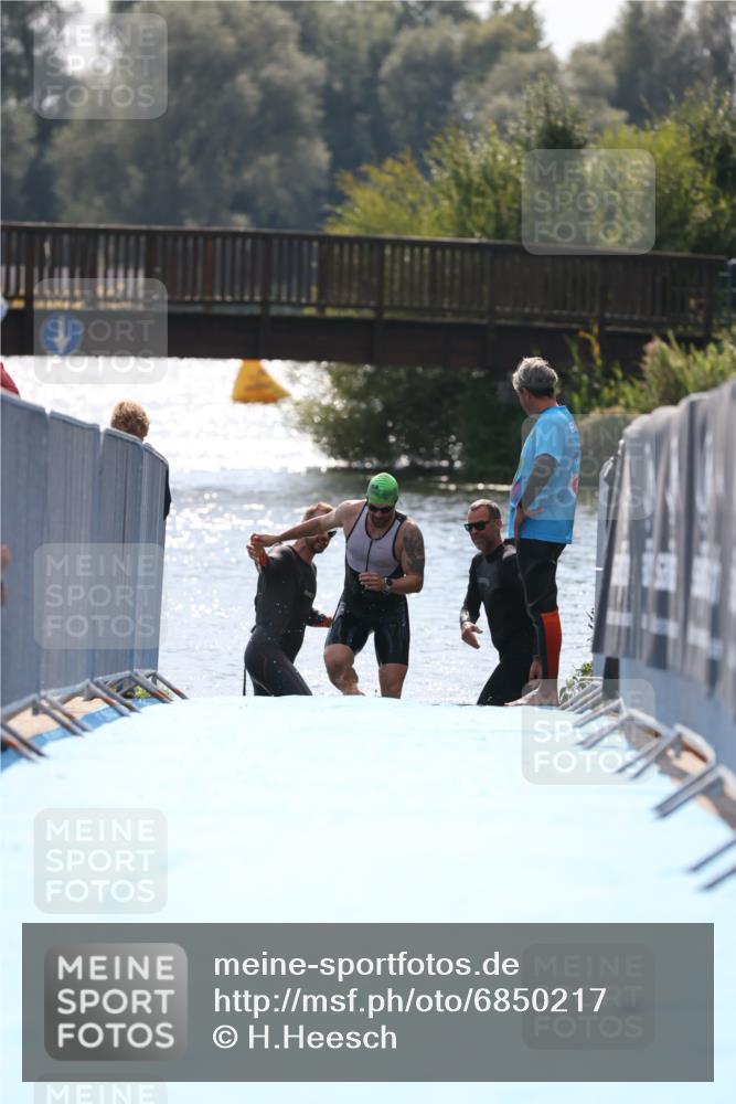 25.08.2024 - Elbe Triathlon Hamburg H.Heesch http://msf.ph/oto/6850217 25.08.2024 15:17:47 Schwimmen  meine-sportfotos.de
