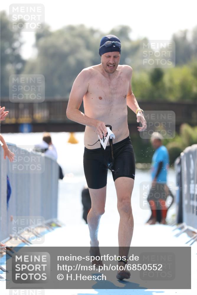25.08.2024 - Elbe Triathlon Hamburg H.Heesch http://msf.ph/oto/6850552 25.08.2024 15:19:10 Schwimmen  meine-sportfotos.de