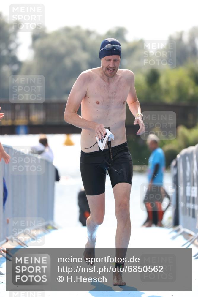 25.08.2024 - Elbe Triathlon Hamburg H.Heesch http://msf.ph/oto/6850562 25.08.2024 15:19:10 Schwimmen  meine-sportfotos.de
