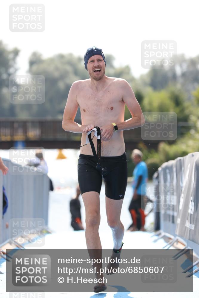 25.08.2024 - Elbe Triathlon Hamburg H.Heesch http://msf.ph/oto/6850607 25.08.2024 15:19:11 Schwimmen  meine-sportfotos.de
