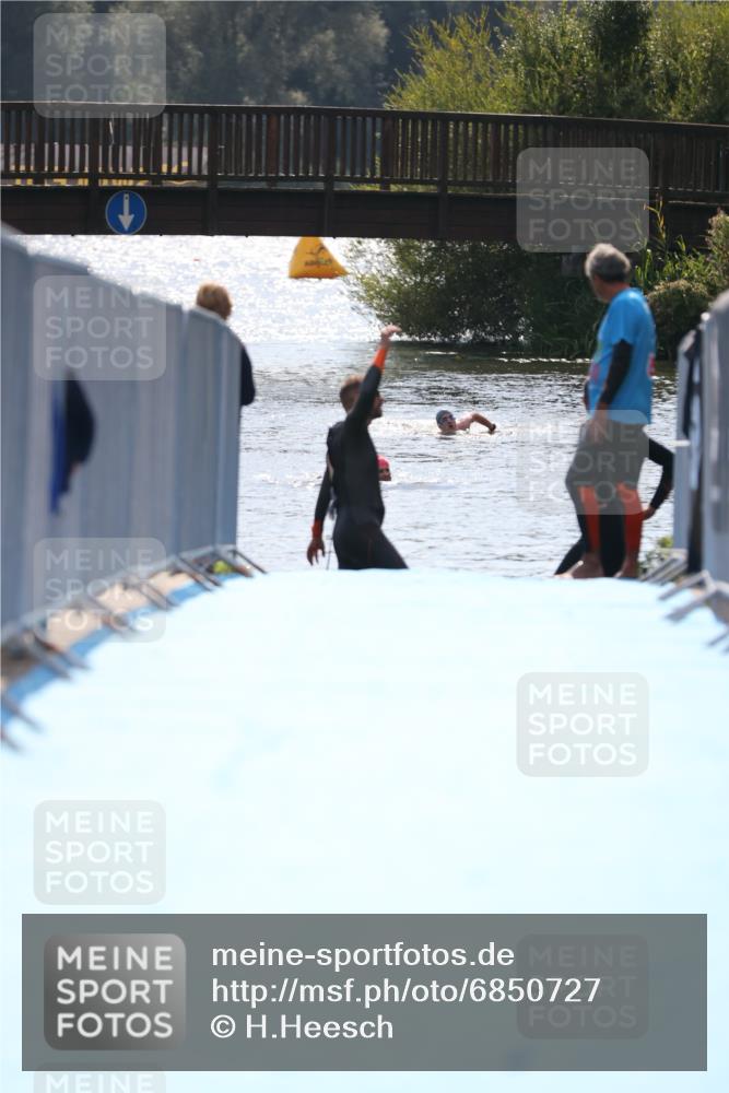 25.08.2024 - Elbe Triathlon Hamburg H.Heesch http://msf.ph/oto/6850727 25.08.2024 15:19:33 Schwimmen  meine-sportfotos.de
