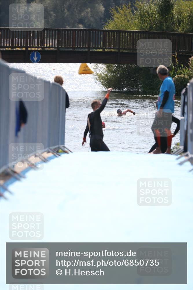 25.08.2024 - Elbe Triathlon Hamburg H.Heesch http://msf.ph/oto/6850735 25.08.2024 15:19:33 Schwimmen  meine-sportfotos.de
