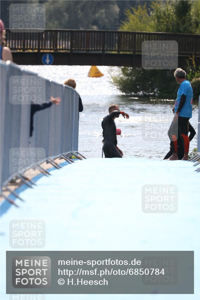 25.08.2024 - Elbe Triathlon Hamburg H.Heesch http://msf.ph/oto/6850784 25.08.2024 15:19:35 Schwimmen  meine-sportfotos.de