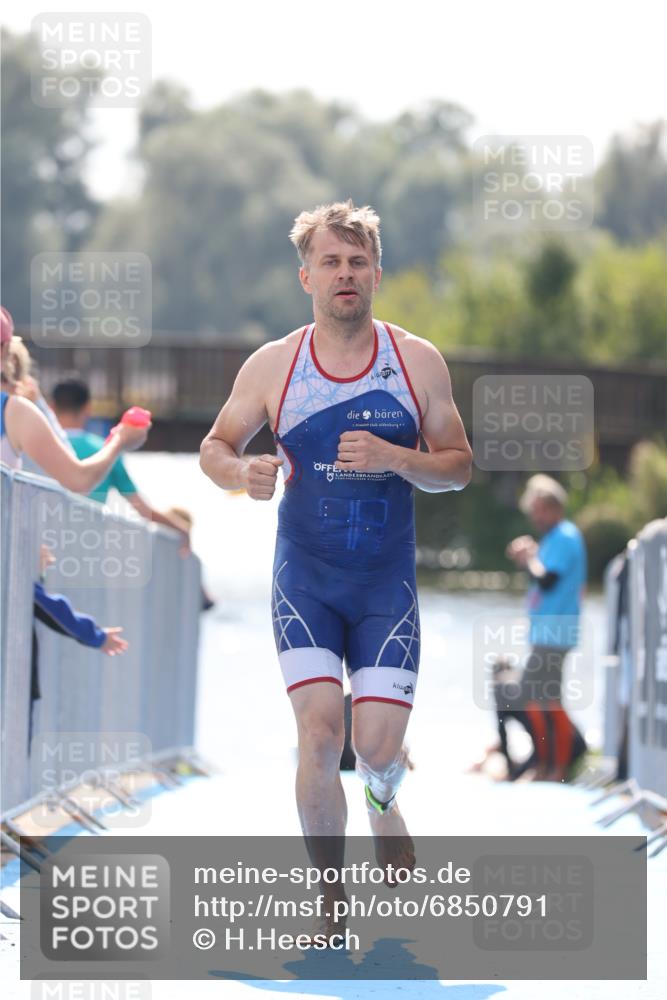 25.08.2024 - Elbe Triathlon Hamburg H.Heesch http://msf.ph/oto/6850791 25.08.2024 15:19:57 Schwimmen  meine-sportfotos.de