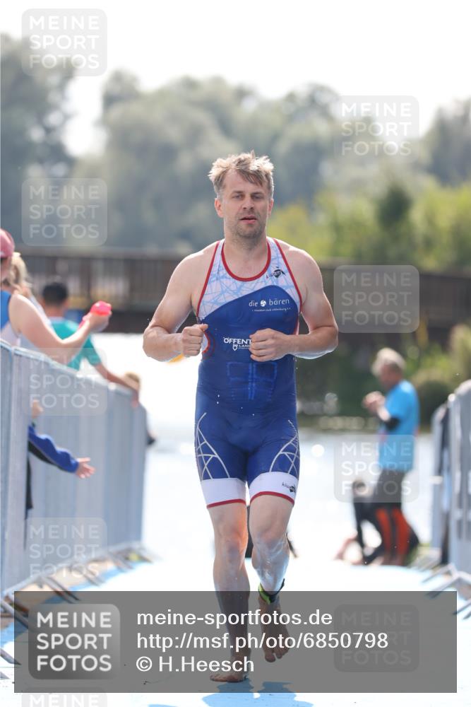25.08.2024 - Elbe Triathlon Hamburg H.Heesch http://msf.ph/oto/6850798 25.08.2024 15:19:58 Schwimmen  meine-sportfotos.de