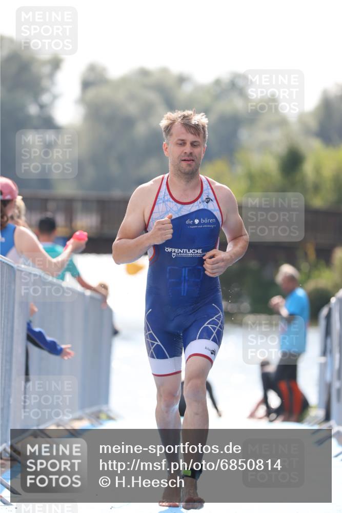25.08.2024 - Elbe Triathlon Hamburg H.Heesch http://msf.ph/oto/6850814 25.08.2024 15:19:58 Schwimmen  meine-sportfotos.de