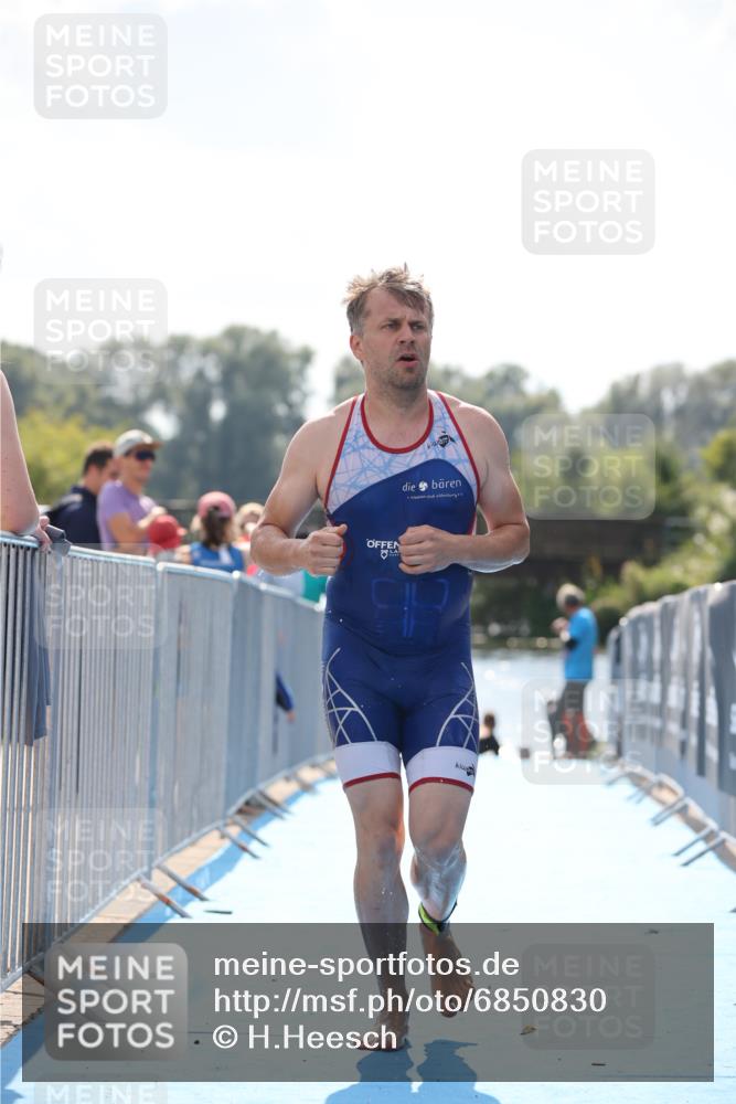 25.08.2024 - Elbe Triathlon Hamburg H.Heesch http://msf.ph/oto/6850830 25.08.2024 15:20:00 Schwimmen  meine-sportfotos.de
