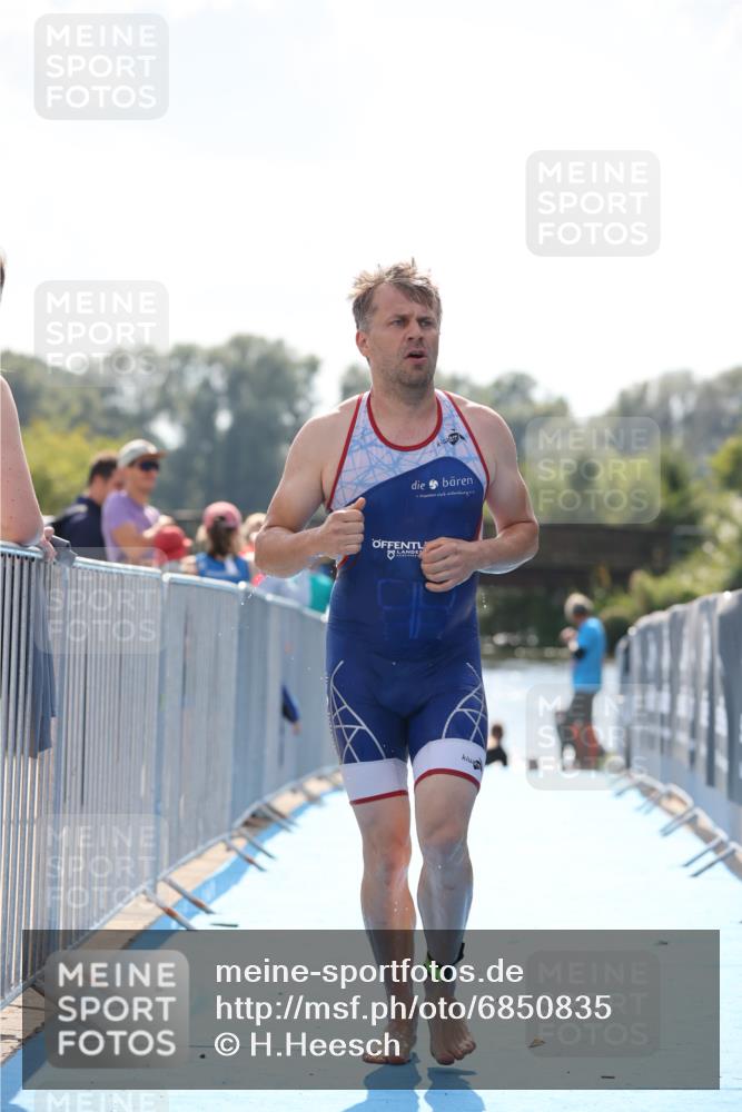 25.08.2024 - Elbe Triathlon Hamburg H.Heesch http://msf.ph/oto/6850835 25.08.2024 15:20:00 Schwimmen  meine-sportfotos.de