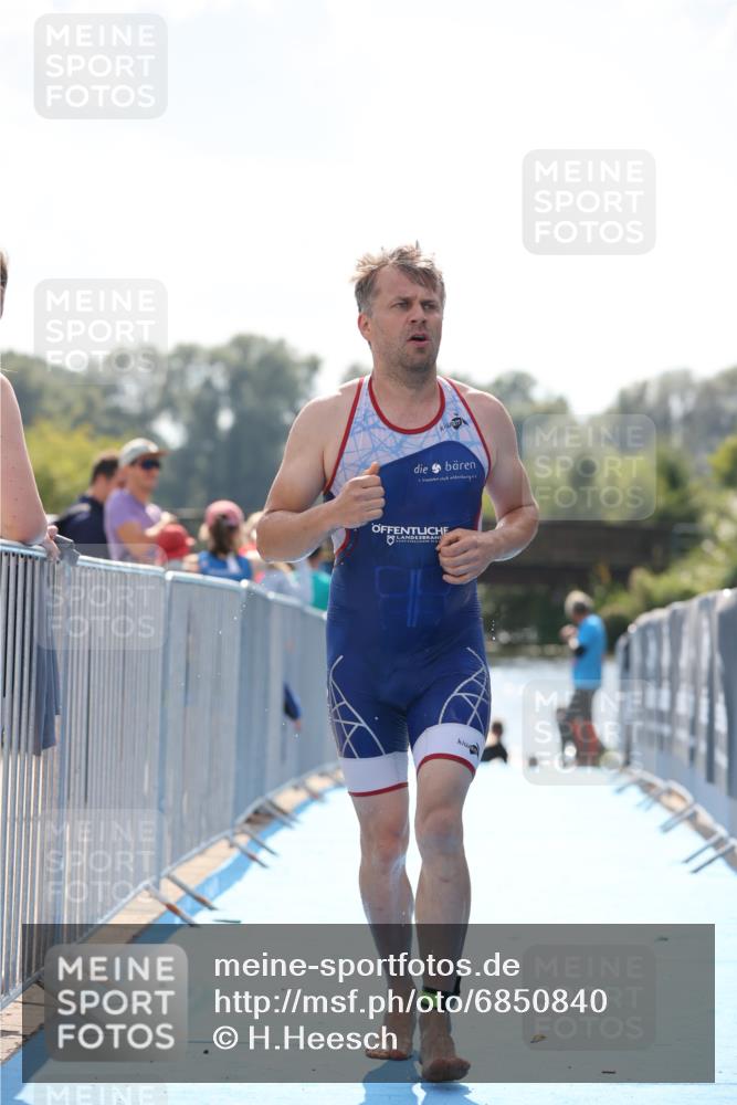 25.08.2024 - Elbe Triathlon Hamburg H.Heesch http://msf.ph/oto/6850840 25.08.2024 15:20:00 Schwimmen  meine-sportfotos.de