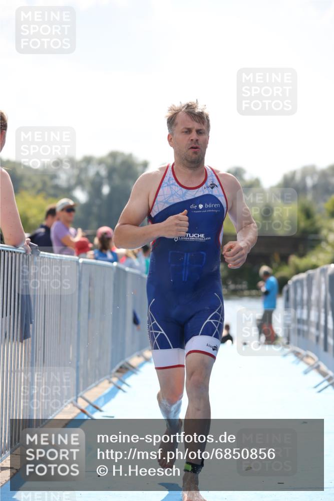 25.08.2024 - Elbe Triathlon Hamburg H.Heesch http://msf.ph/oto/6850856 25.08.2024 15:20:00 Schwimmen  meine-sportfotos.de