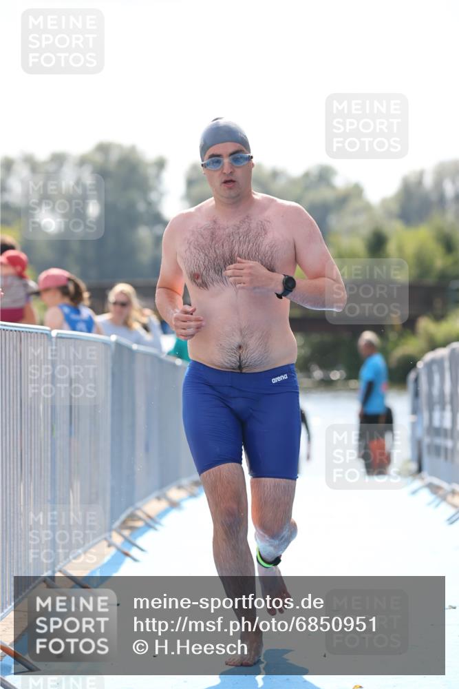25.08.2024 - Elbe Triathlon Hamburg H.Heesch http://msf.ph/oto/6850951 25.08.2024 15:20:11 Schwimmen  meine-sportfotos.de
