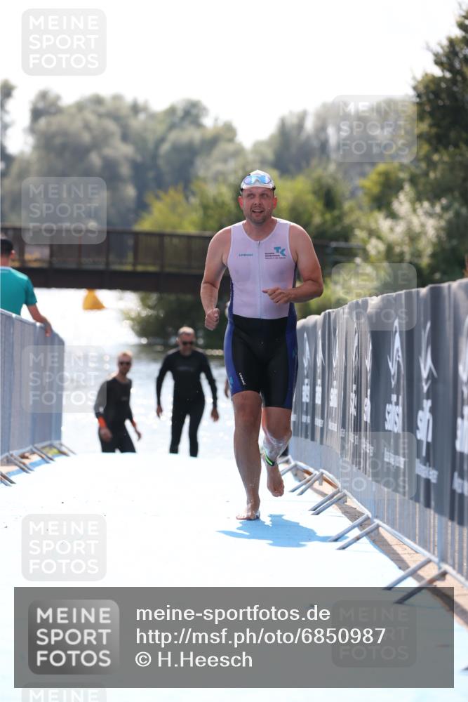 25.08.2024 - Elbe Triathlon Hamburg H.Heesch http://msf.ph/oto/6850987 25.08.2024 15:21:20 Schwimmen  meine-sportfotos.de
