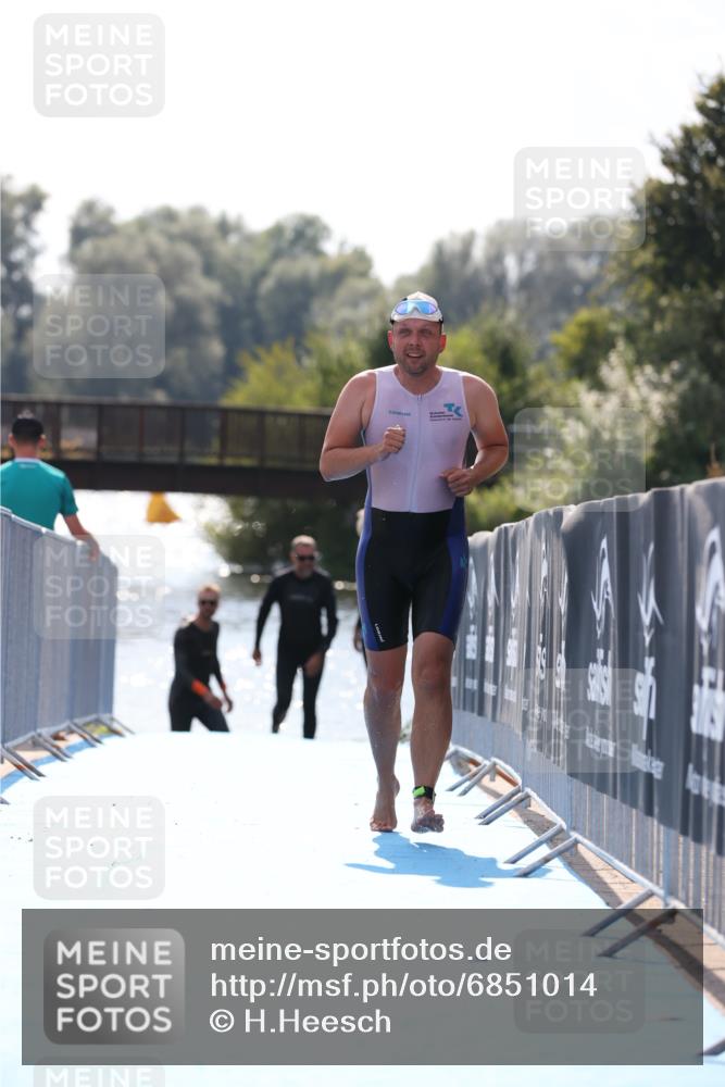25.08.2024 - Elbe Triathlon Hamburg H.Heesch http://msf.ph/oto/6851014 25.08.2024 15:21:20 Schwimmen  meine-sportfotos.de