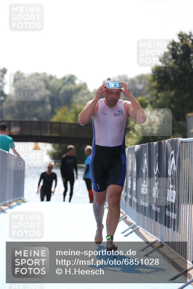 25.08.2024 - Elbe Triathlon Hamburg H.Heesch http://msf.ph/oto/6851028 25.08.2024 15:21:21 Schwimmen  meine-sportfotos.de