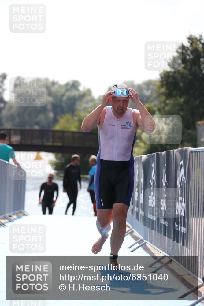 25.08.2024 - Elbe Triathlon Hamburg H.Heesch http://msf.ph/oto/6851040 25.08.2024 15:21:22 Schwimmen  meine-sportfotos.de