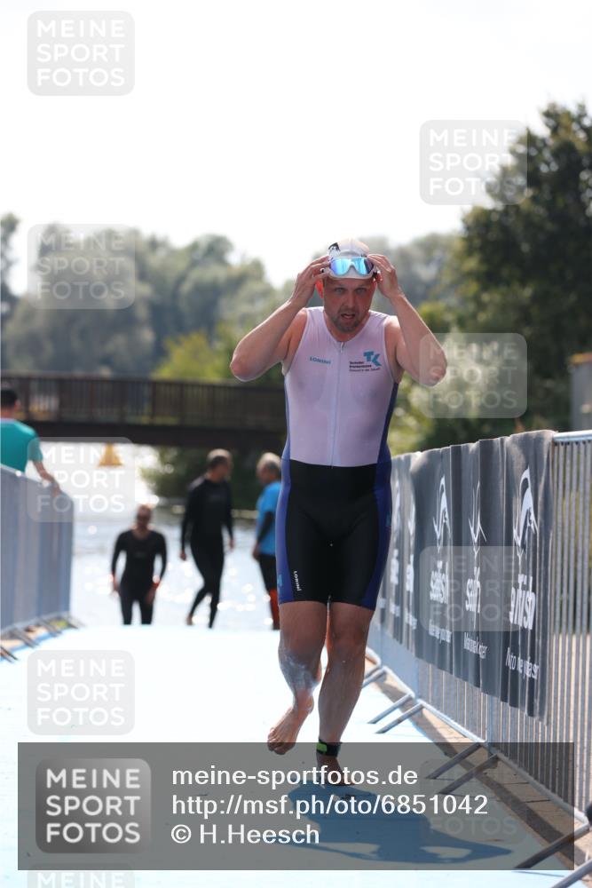 25.08.2024 - Elbe Triathlon Hamburg H.Heesch http://msf.ph/oto/6851042 25.08.2024 15:21:22 Schwimmen  meine-sportfotos.de