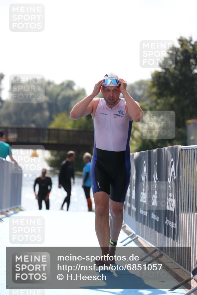 25.08.2024 - Elbe Triathlon Hamburg H.Heesch http://msf.ph/oto/6851057 25.08.2024 15:21:22 Schwimmen  meine-sportfotos.de