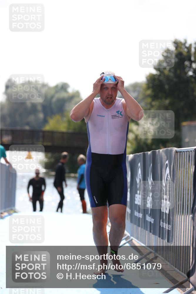 25.08.2024 - Elbe Triathlon Hamburg H.Heesch http://msf.ph/oto/6851079 25.08.2024 15:21:22 Schwimmen  meine-sportfotos.de