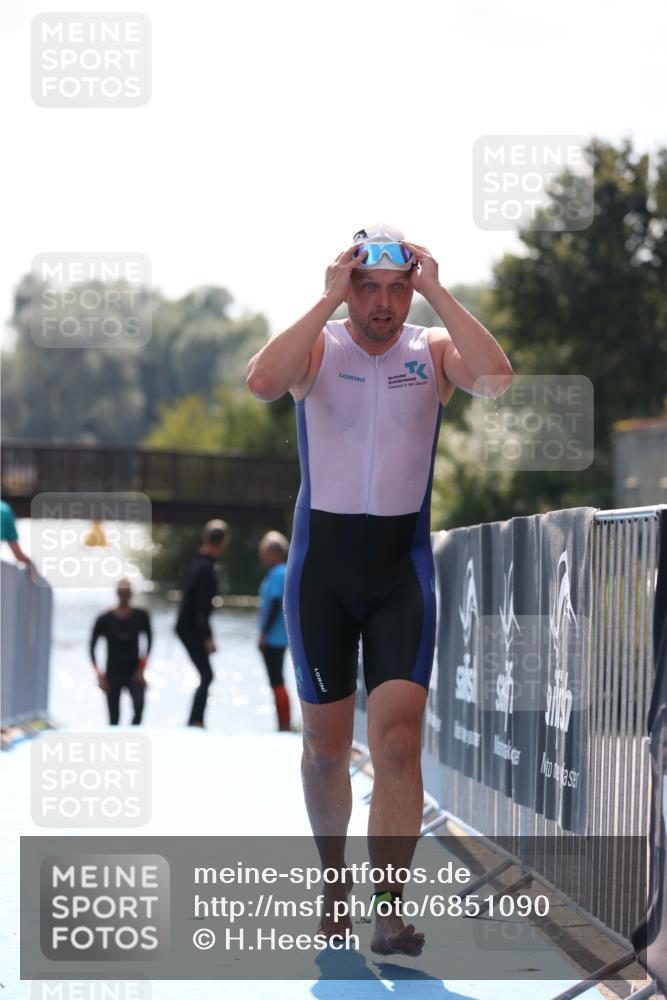 25.08.2024 - Elbe Triathlon Hamburg H.Heesch http://msf.ph/oto/6851090 25.08.2024 15:21:22 Schwimmen  meine-sportfotos.de
