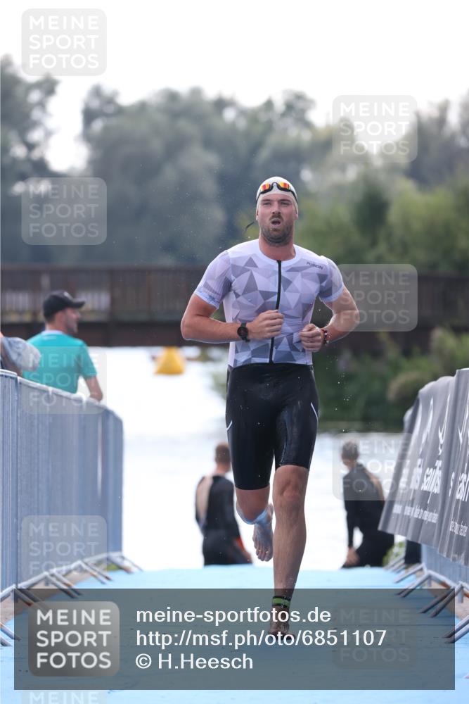 25.08.2024 - Elbe Triathlon Hamburg H.Heesch http://msf.ph/oto/6851107 25.08.2024 15:24:00 Schwimmen  meine-sportfotos.de