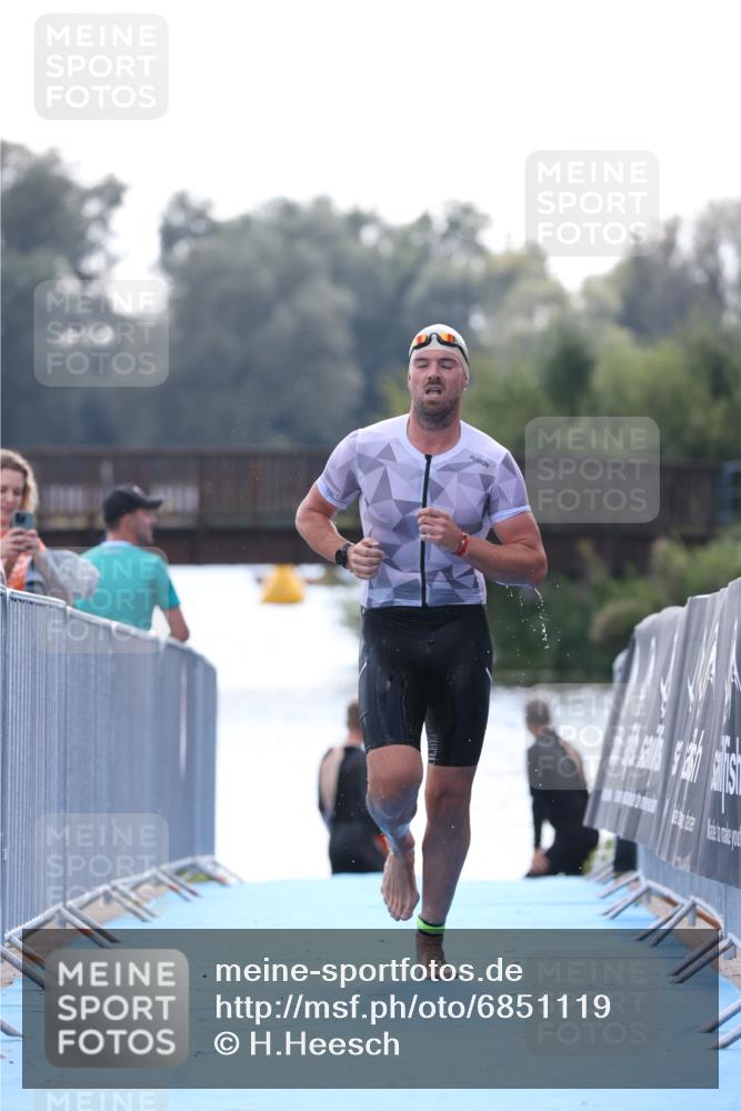 25.08.2024 - Elbe Triathlon Hamburg H.Heesch http://msf.ph/oto/6851119 25.08.2024 15:24:00 Schwimmen  meine-sportfotos.de
