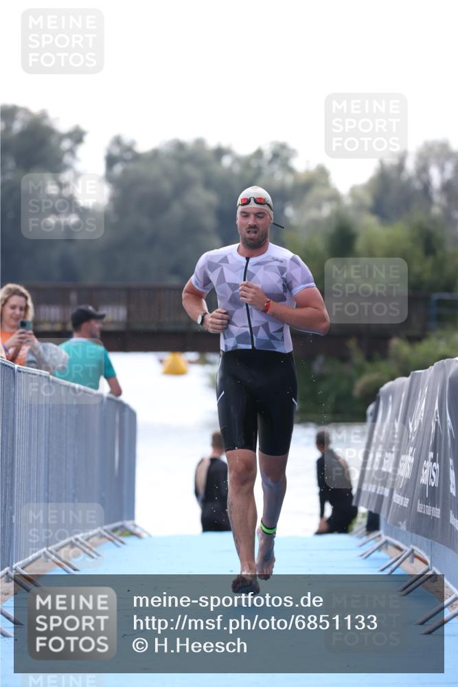 25.08.2024 - Elbe Triathlon Hamburg H.Heesch http://msf.ph/oto/6851133 25.08.2024 15:24:00 Schwimmen  meine-sportfotos.de