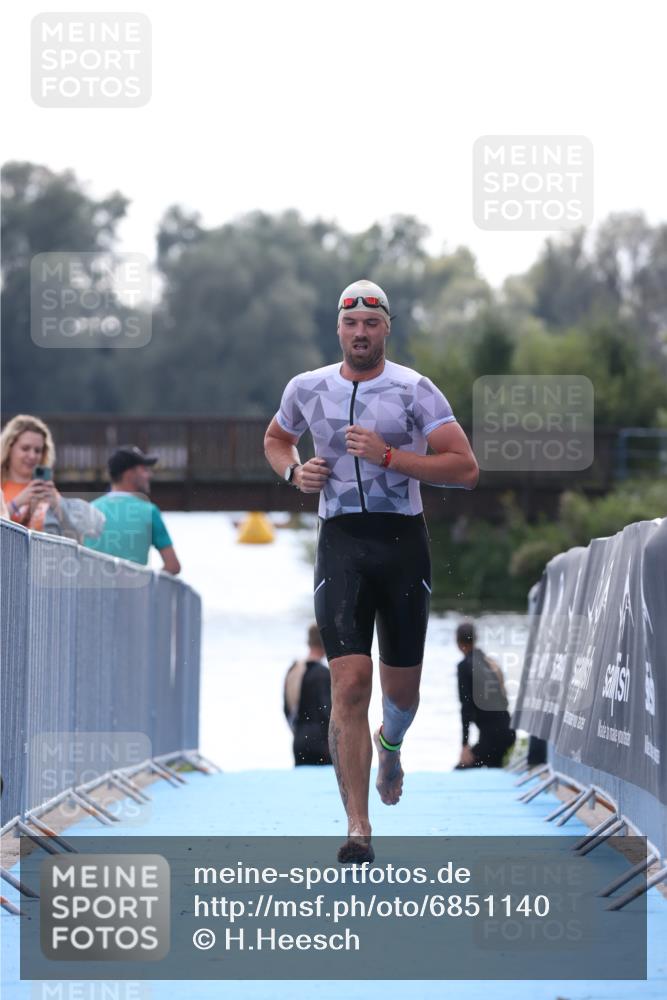 25.08.2024 - Elbe Triathlon Hamburg H.Heesch http://msf.ph/oto/6851140 25.08.2024 15:24:00 Schwimmen  meine-sportfotos.de