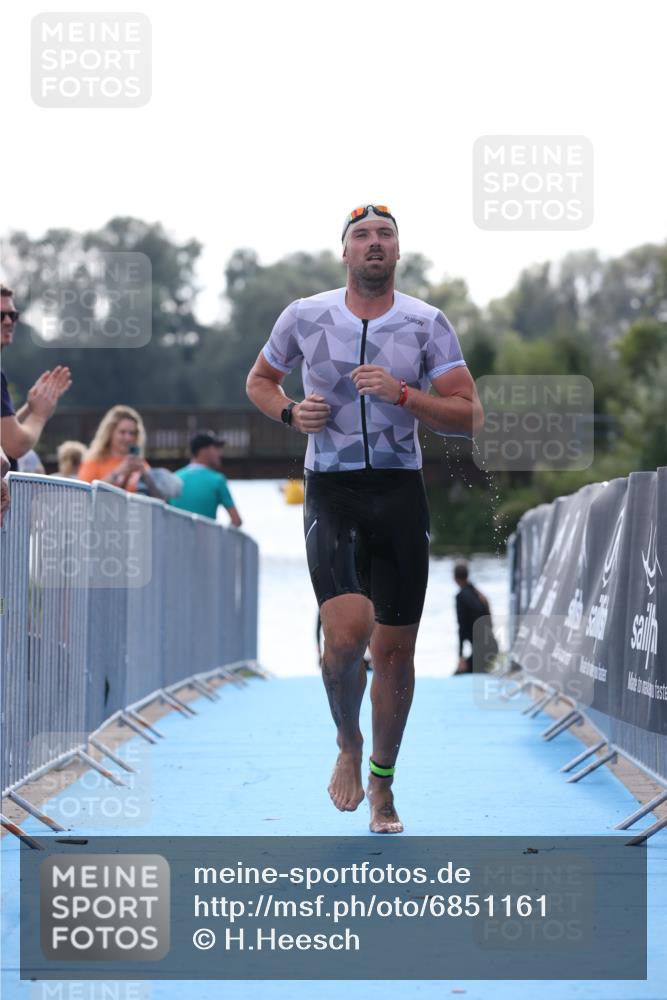 25.08.2024 - Elbe Triathlon Hamburg H.Heesch http://msf.ph/oto/6851161 25.08.2024 15:24:01 Schwimmen  meine-sportfotos.de