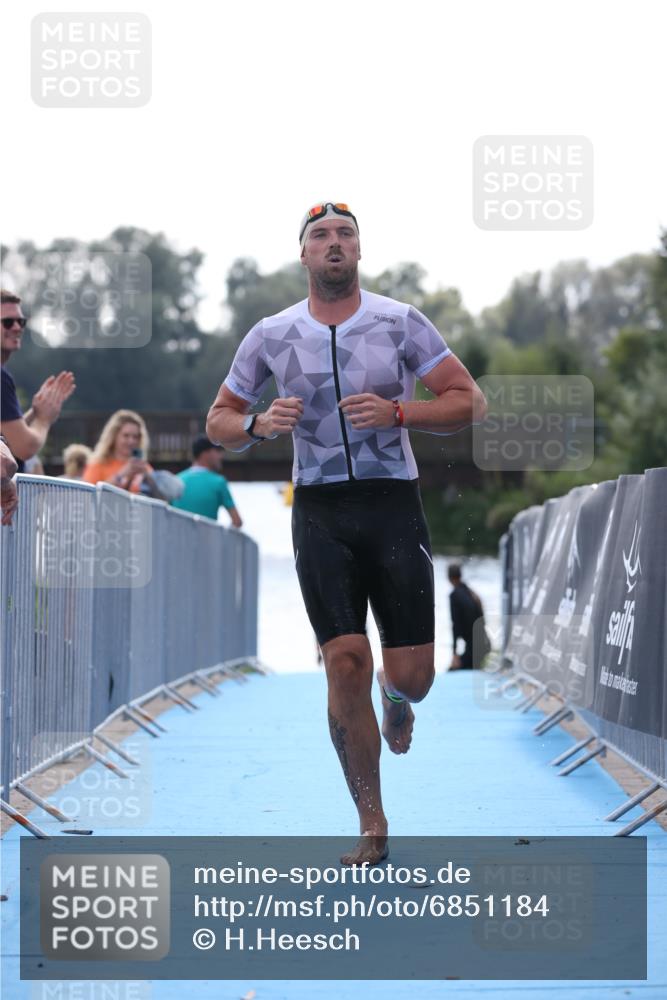 25.08.2024 - Elbe Triathlon Hamburg H.Heesch http://msf.ph/oto/6851184 25.08.2024 15:24:02 Schwimmen  meine-sportfotos.de