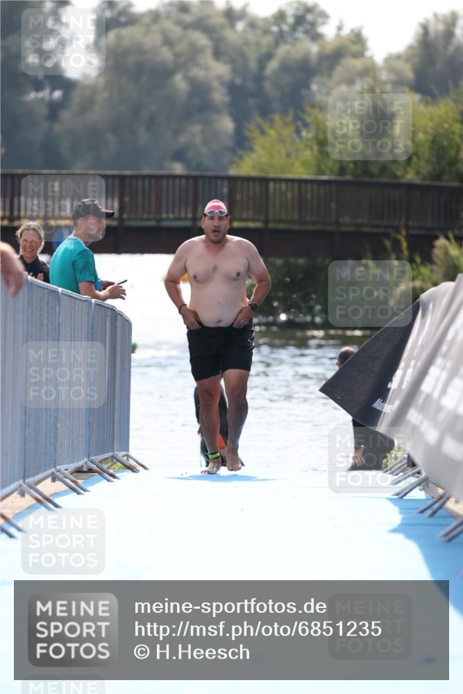 25.08.2024 - Elbe Triathlon Hamburg H.Heesch http://msf.ph/oto/6851235 25.08.2024 15:24:42 Schwimmen  meine-sportfotos.de