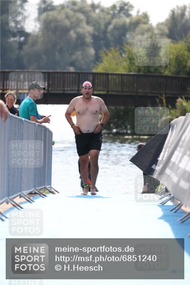 25.08.2024 - Elbe Triathlon Hamburg H.Heesch http://msf.ph/oto/6851240 25.08.2024 15:24:42 Schwimmen  meine-sportfotos.de