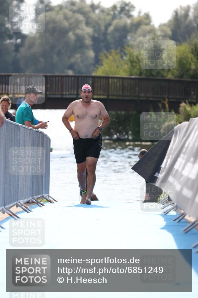 25.08.2024 - Elbe Triathlon Hamburg H.Heesch http://msf.ph/oto/6851249 25.08.2024 15:24:42 Schwimmen  meine-sportfotos.de