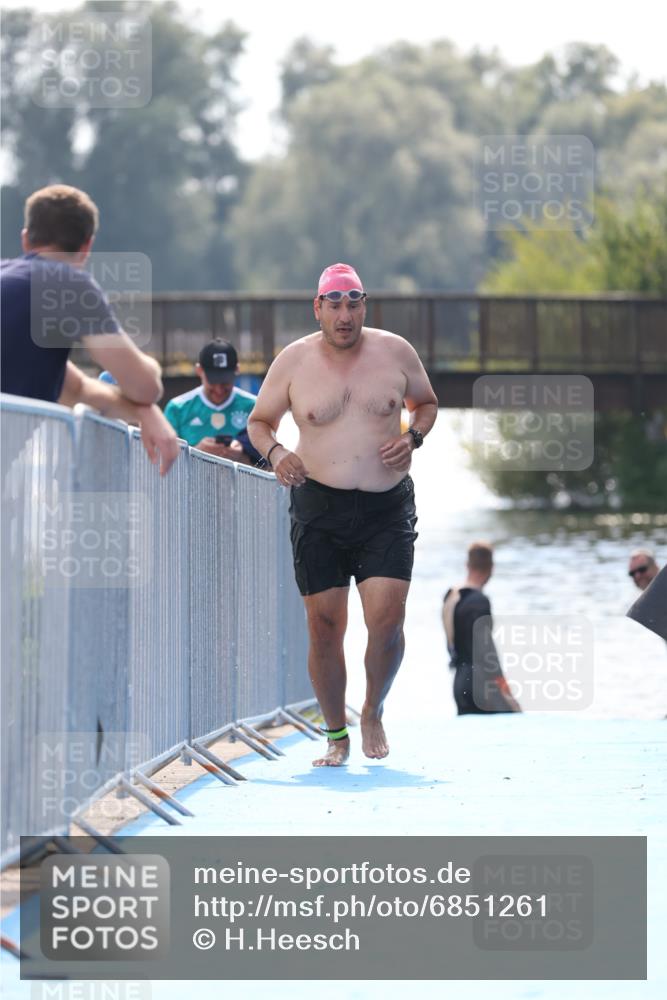 25.08.2024 - Elbe Triathlon Hamburg H.Heesch http://msf.ph/oto/6851261 25.08.2024 15:24:45 Schwimmen  meine-sportfotos.de